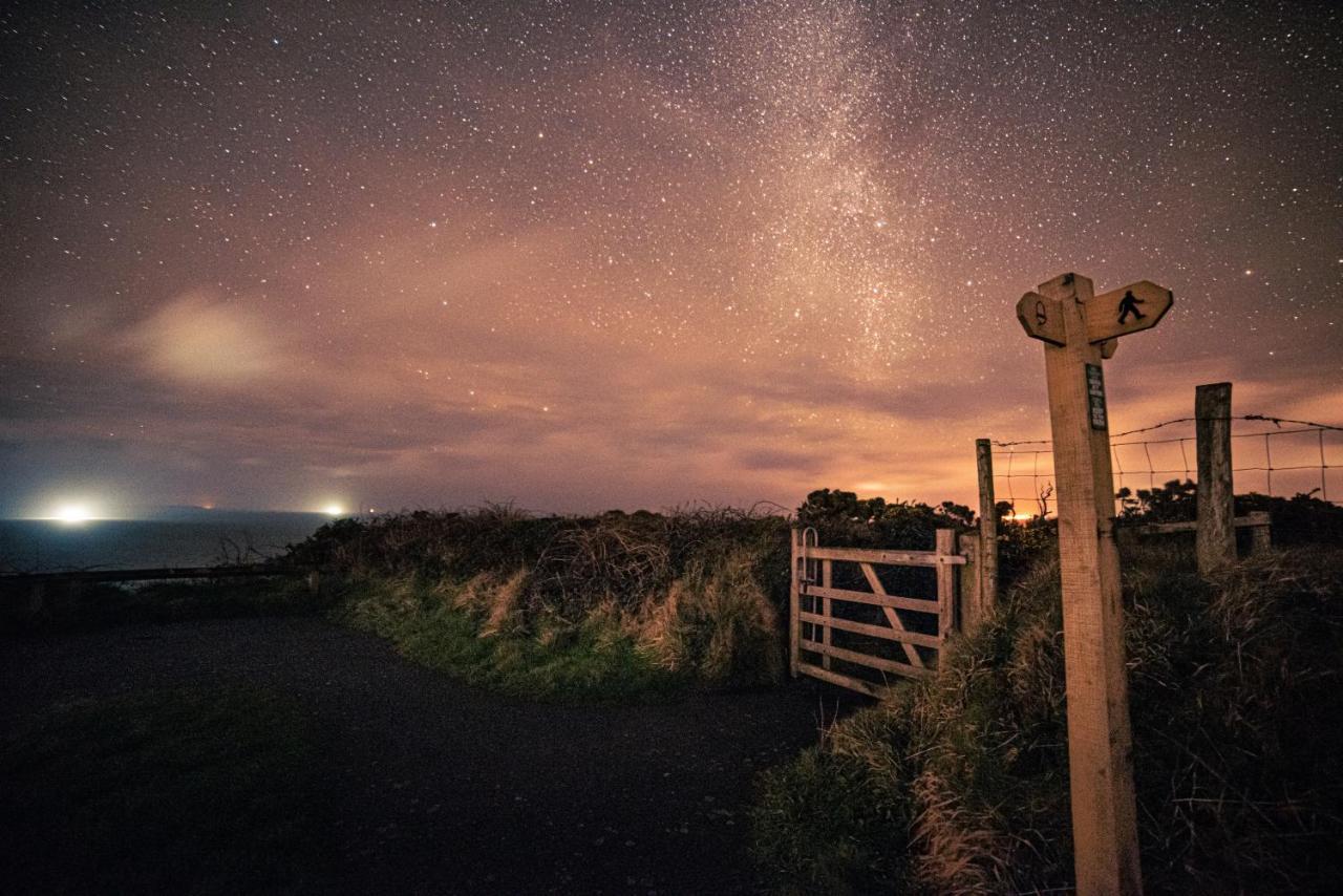 Timber Hill Self Catering Cedar Lodges Broad Haven Exteriör bild