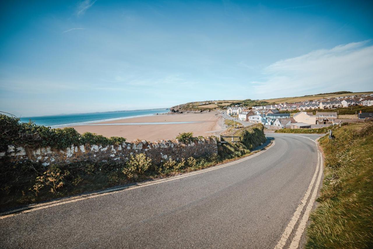 Timber Hill Self Catering Cedar Lodges Broad Haven Exteriör bild