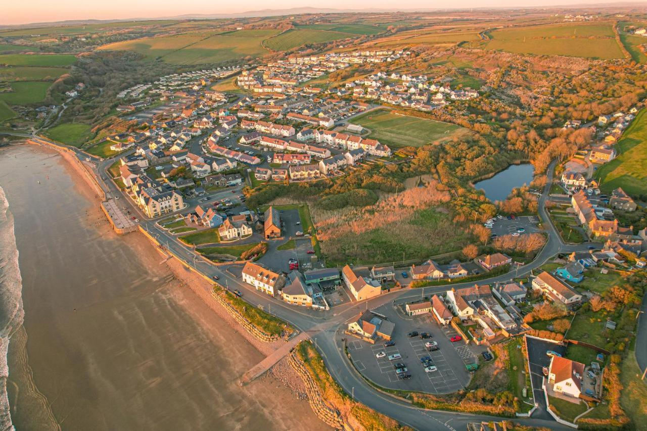 Timber Hill Self Catering Cedar Lodges Broad Haven Exteriör bild