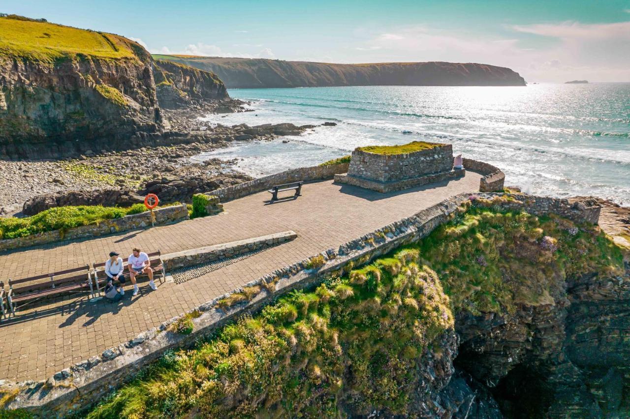 Timber Hill Self Catering Cedar Lodges Broad Haven Exteriör bild