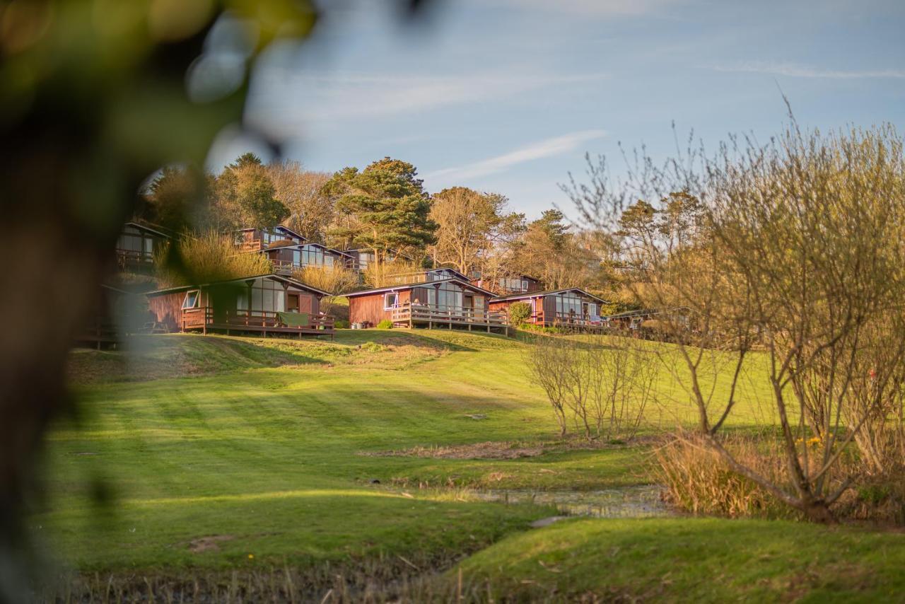 Timber Hill Self Catering Cedar Lodges Broad Haven Exteriör bild
