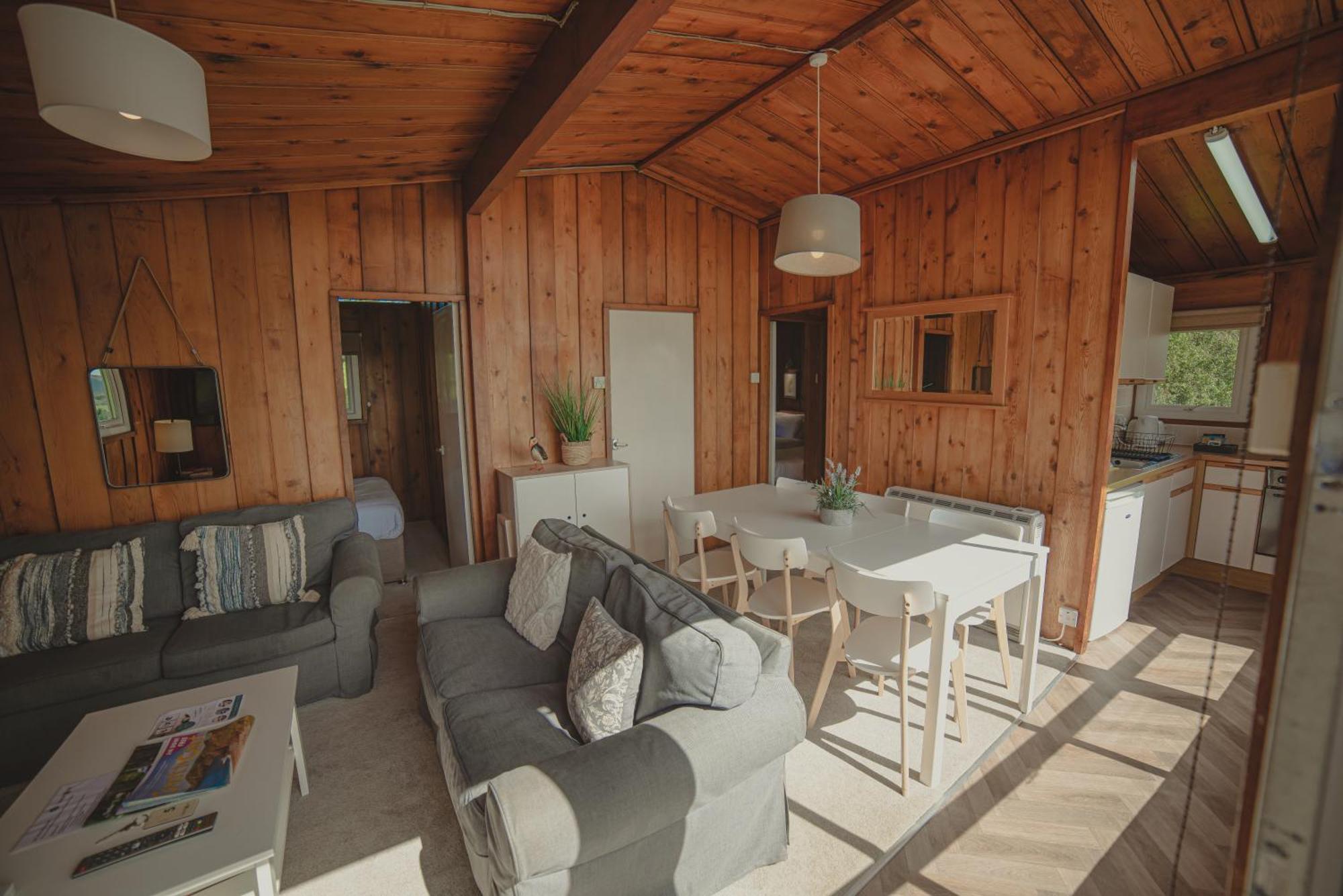Timber Hill Self Catering Cedar Lodges Broad Haven Exteriör bild