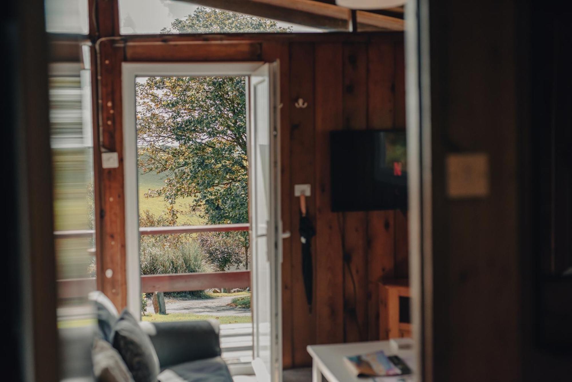 Timber Hill Self Catering Cedar Lodges Broad Haven Exteriör bild
