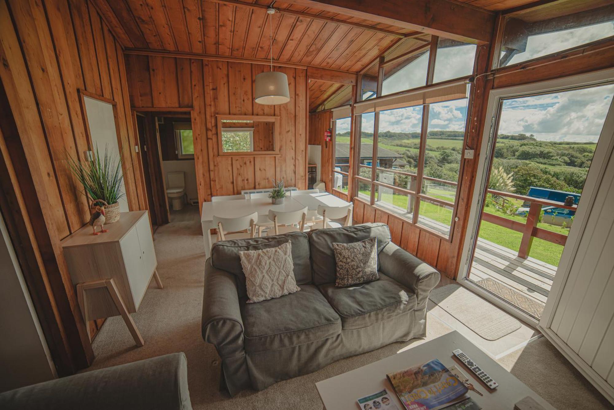 Timber Hill Self Catering Cedar Lodges Broad Haven Exteriör bild