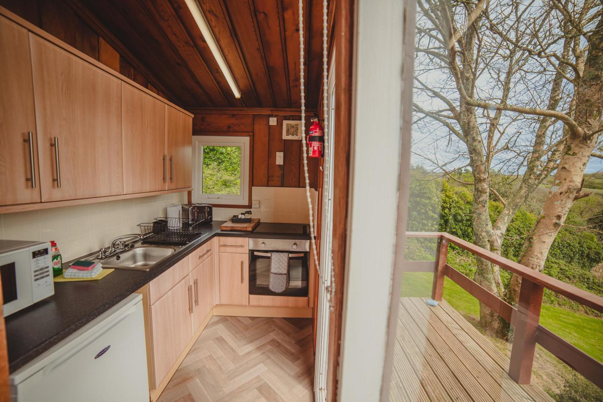 Timber Hill Self Catering Cedar Lodges Broad Haven Exteriör bild