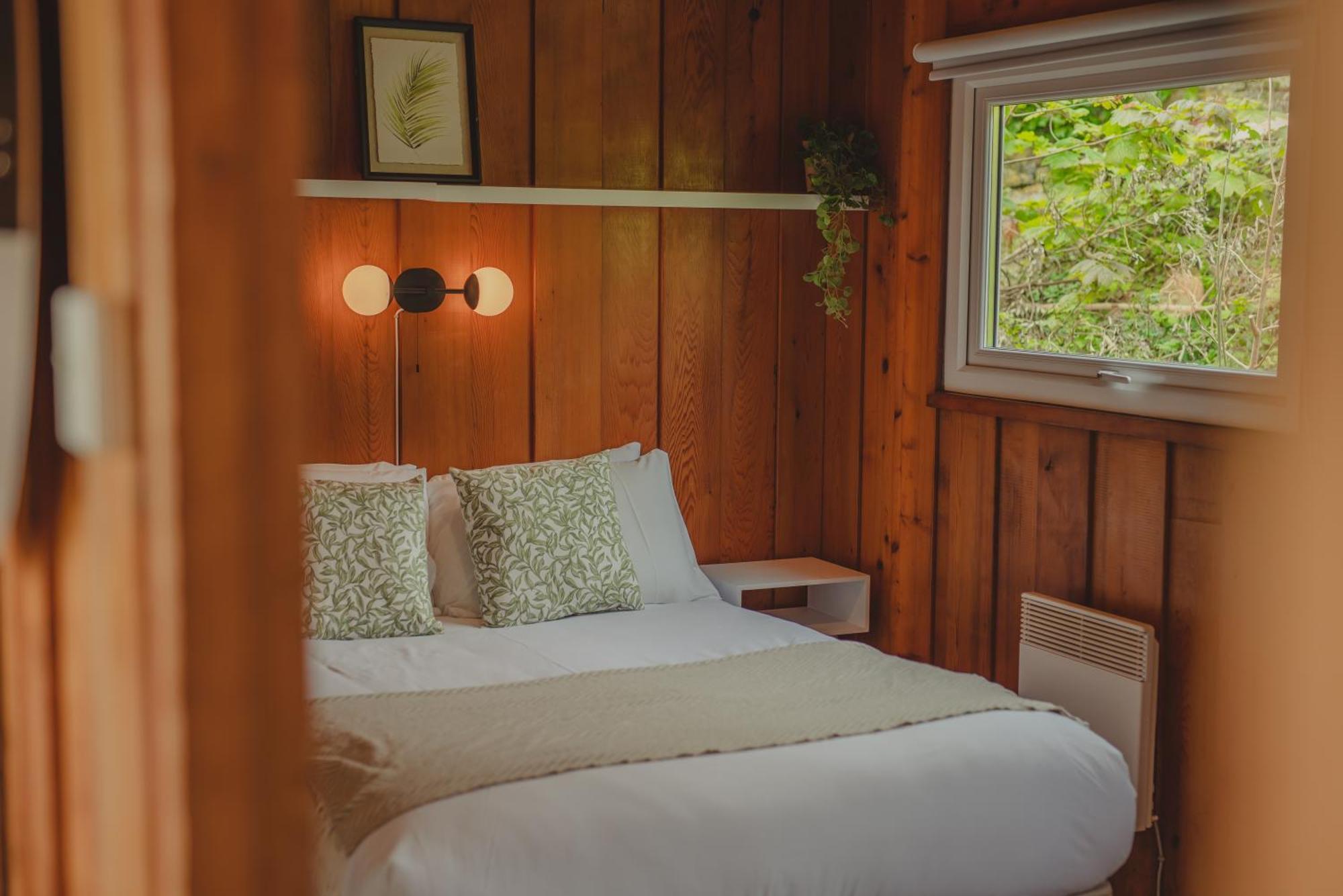 Timber Hill Self Catering Cedar Lodges Broad Haven Exteriör bild