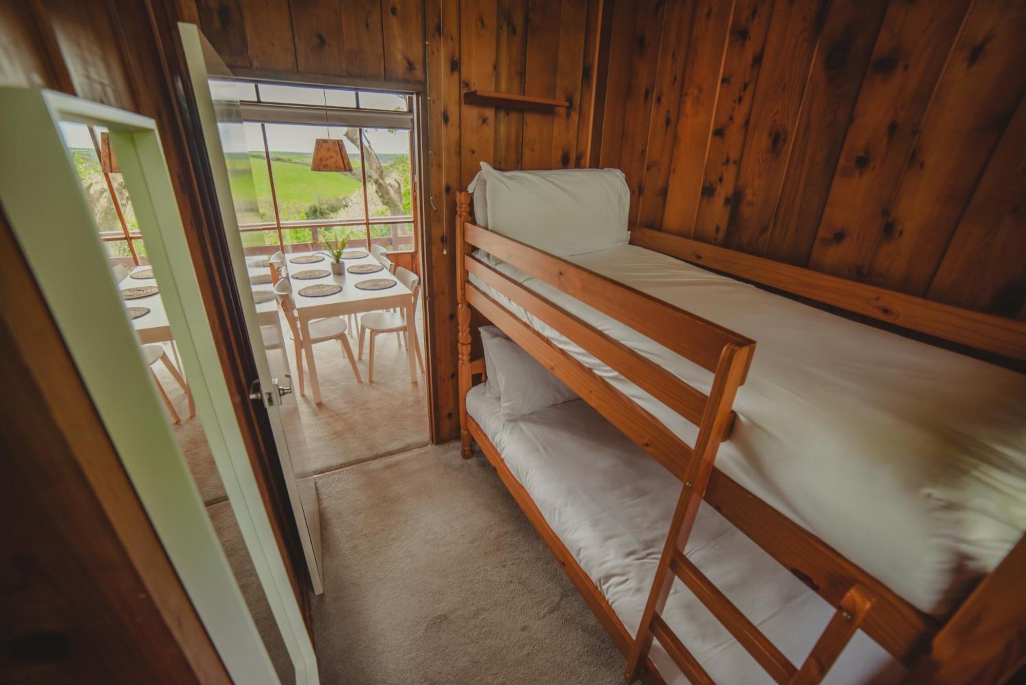 Timber Hill Self Catering Cedar Lodges Broad Haven Exteriör bild