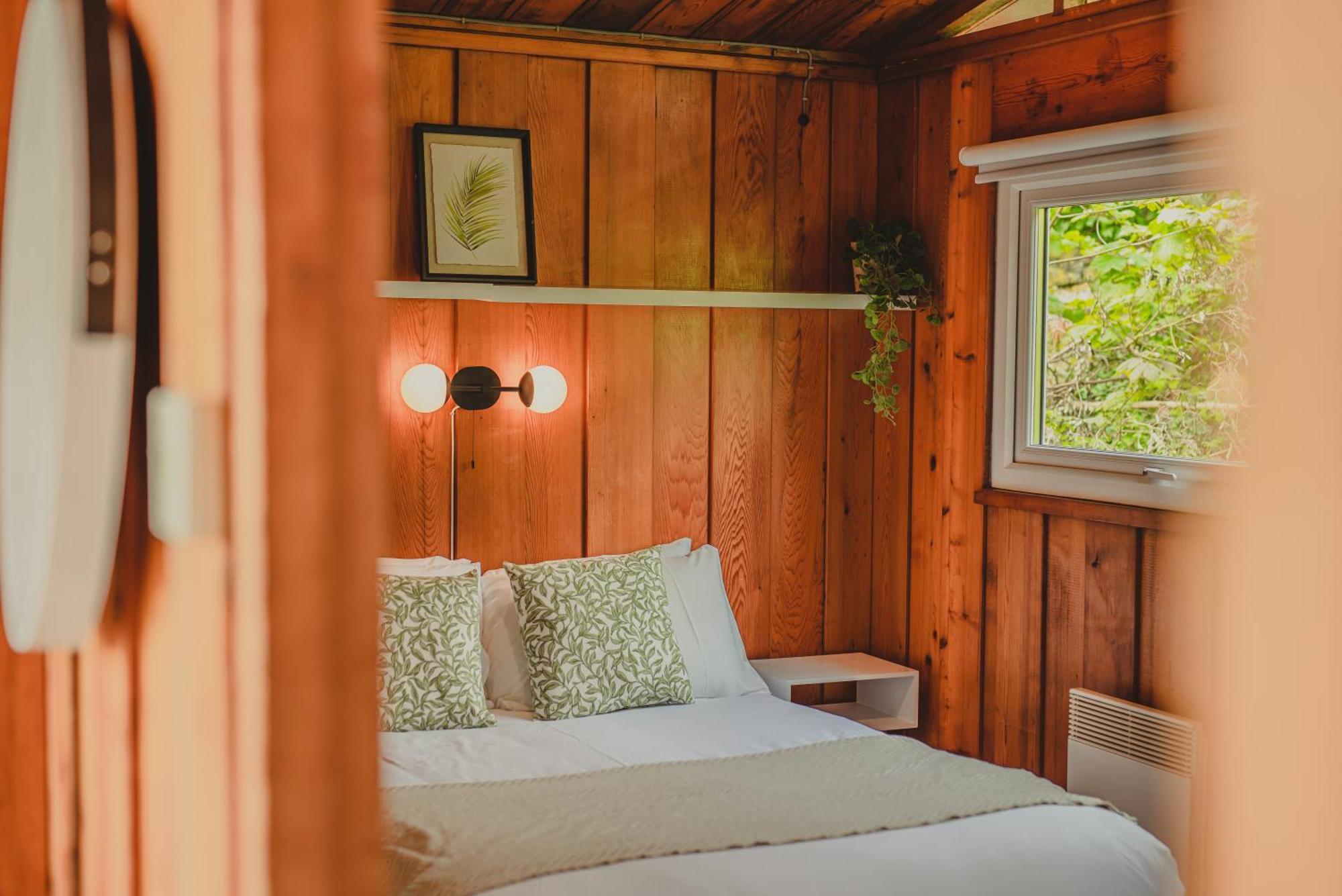 Timber Hill Self Catering Cedar Lodges Broad Haven Exteriör bild