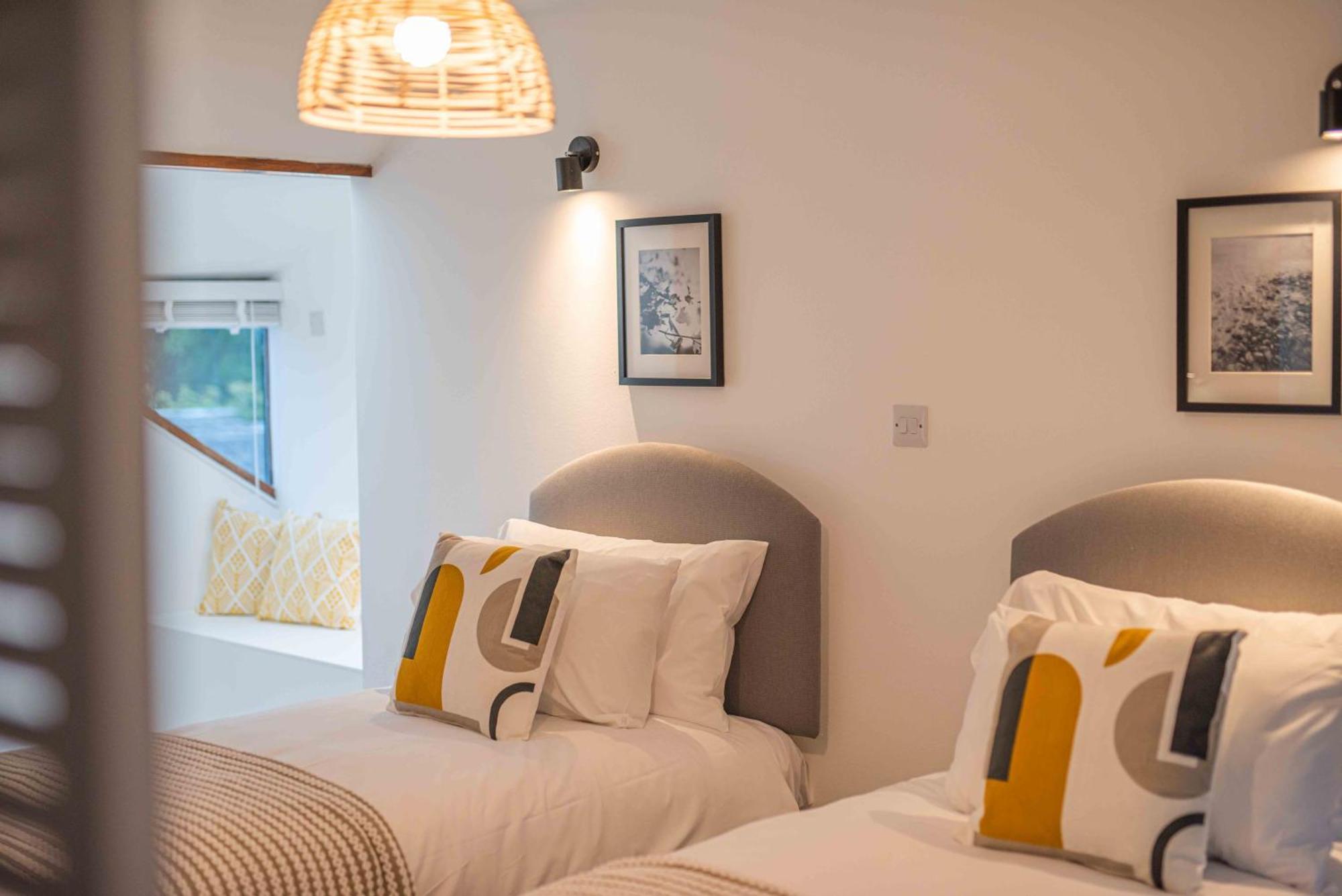 Timber Hill Self Catering Cedar Lodges Broad Haven Rum bild