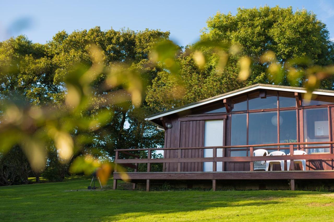 Timber Hill Self Catering Cedar Lodges Broad Haven Exteriör bild