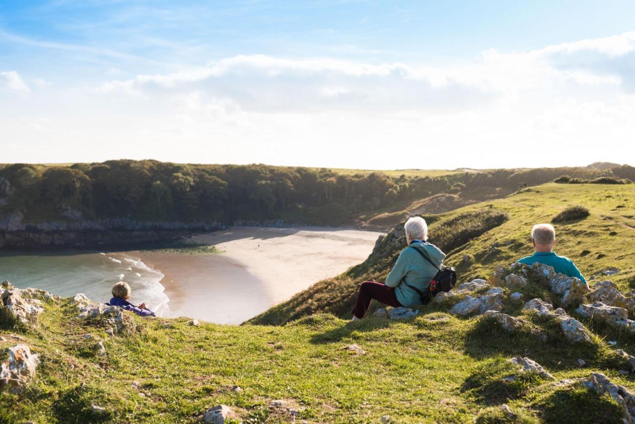Timber Hill Self Catering Cedar Lodges Broad Haven Exteriör bild